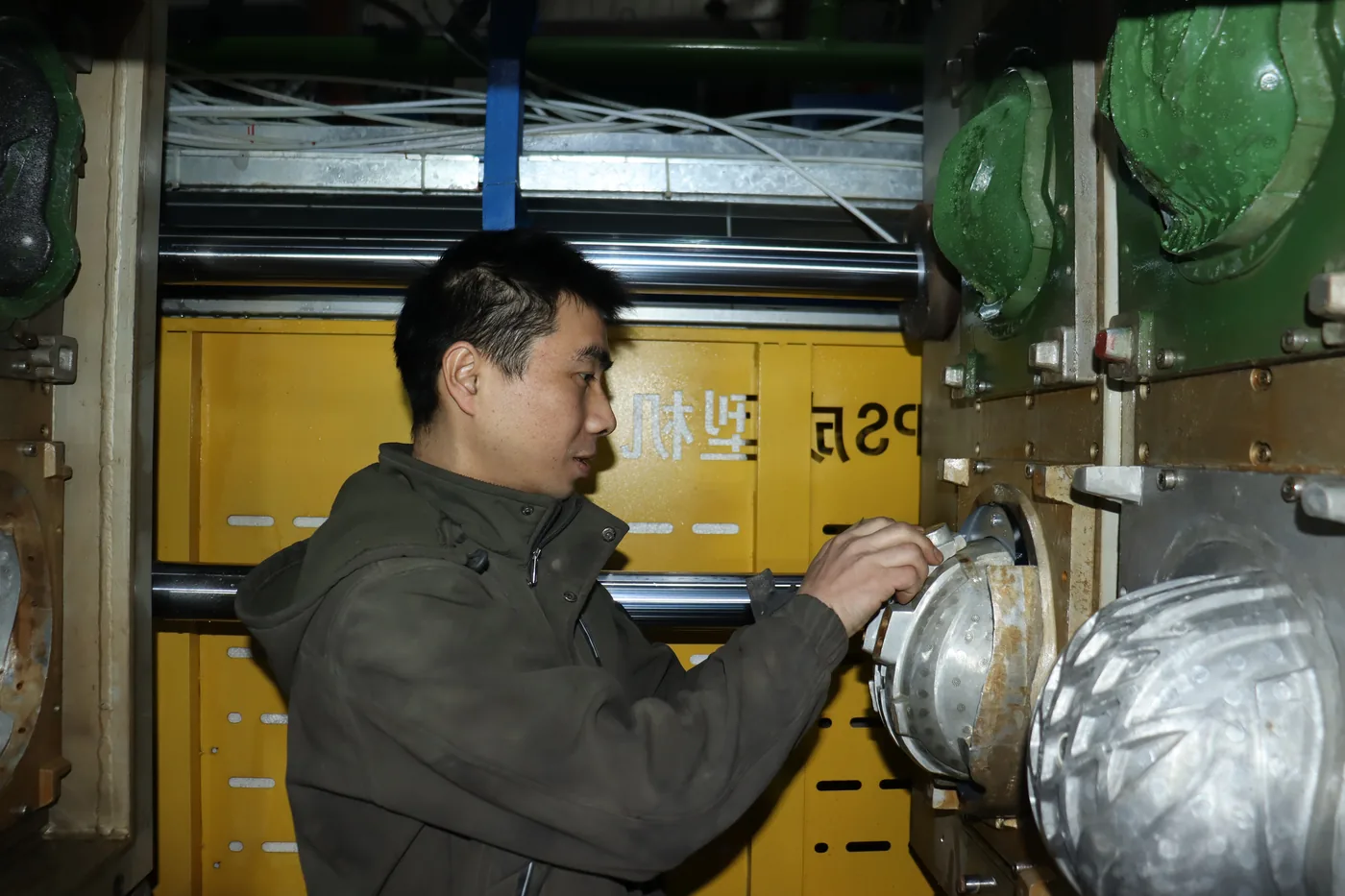On-Line Quality Control - Spoton helmet factory China